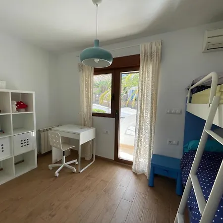 Appartement Adosado En Urbanizacion Con Piscina Y Magnificas Vistas A *