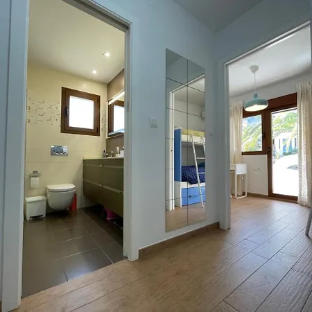 Adosado En Urbanizacion Con Piscina Y Magnificas Vistas A Appartement