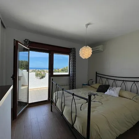 Adosado En Urbanizacion Con Piscina Y Magnificas Vistas A Appartement