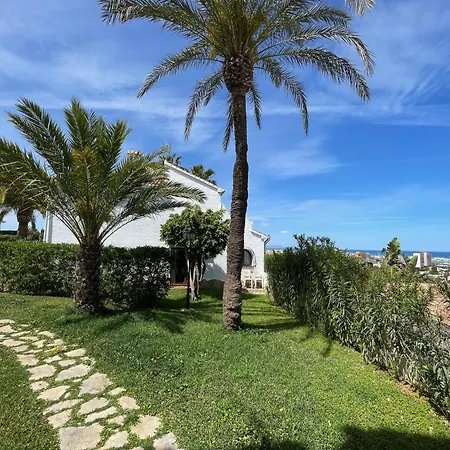 Adosado En Urbanizacion Con Piscina Y Magnificas Vistas A * Dénia