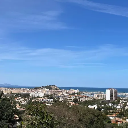 Adosado En Urbanizacion Con Piscina Y Magnificas Vistas A *