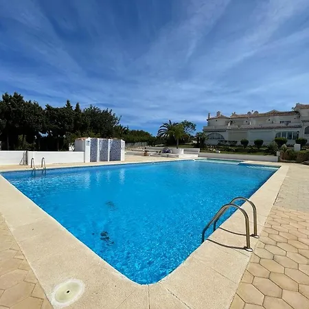 Adosado En Urbanizacion Con Piscina Y Magnificas Vistas A Appartement