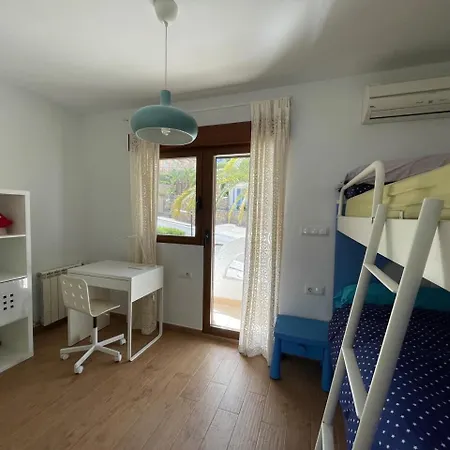 아파트 Adosado En Urbanizacion Con Piscina Y Magnificas Vistas A