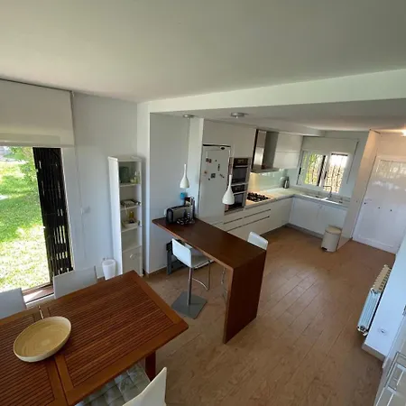Adosado En Urbanizacion Con Piscina Y Magnificas Vistas A *