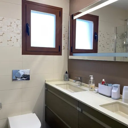 Adosado En Urbanizacion Con Piscina Y Magnificas Vistas A *