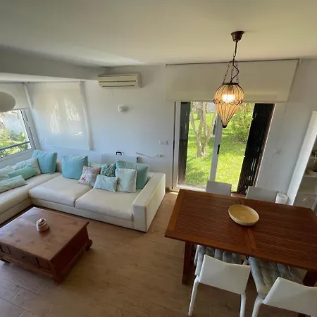 Adosado En Urbanizacion Con Piscina Y Magnificas Vistas A 아파트