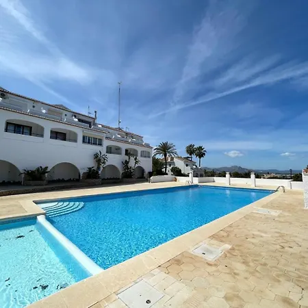 Adosado En Urbanizacion Con Piscina Y Magnificas Vistas A 아파트 *