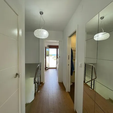 Appartement Adosado En Urbanizacion Con Piscina Y Magnificas Vistas A *