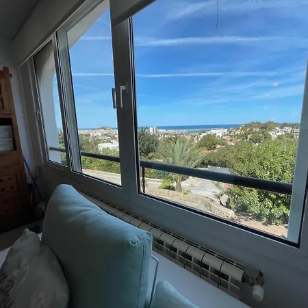 Adosado En Urbanizacion Con Piscina Y Magnificas Vistas A *