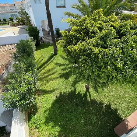 Adosado En Urbanizacion Con Piscina Y Magnificas Vistas A